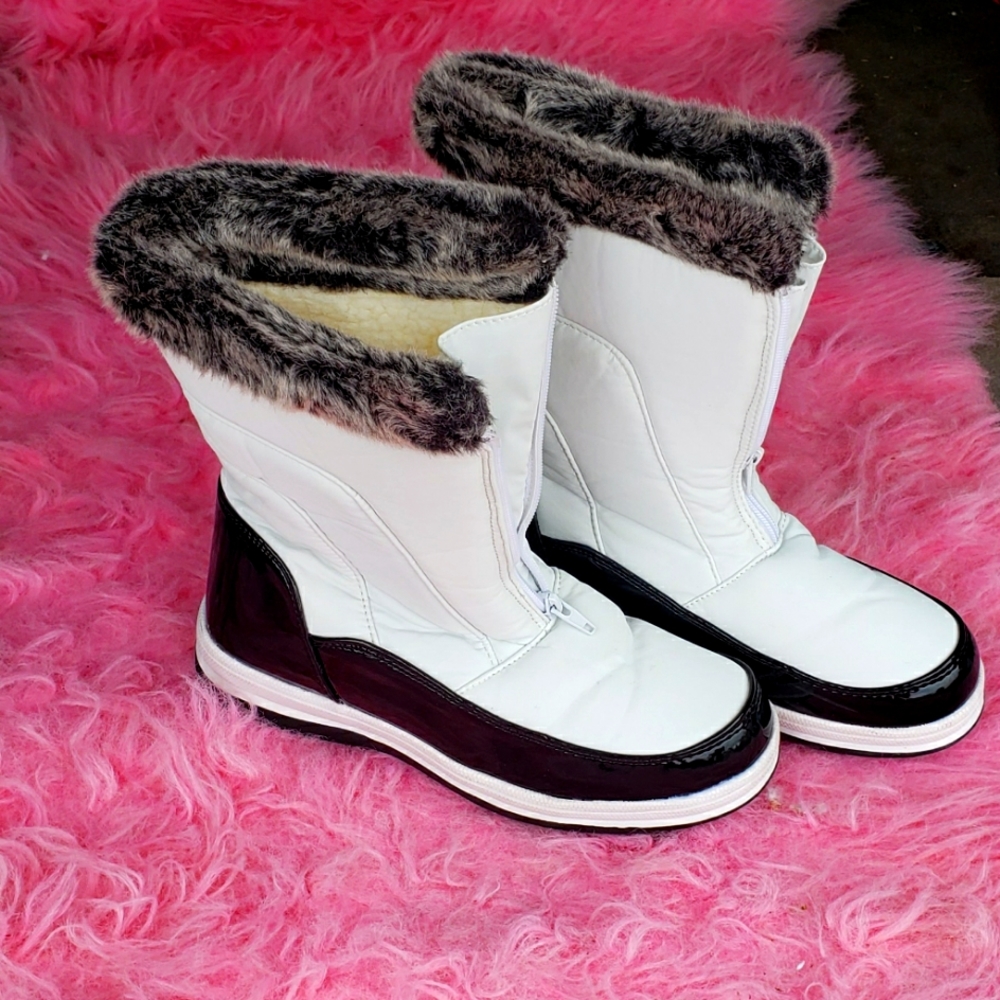New white and black boots size 8. 1/2